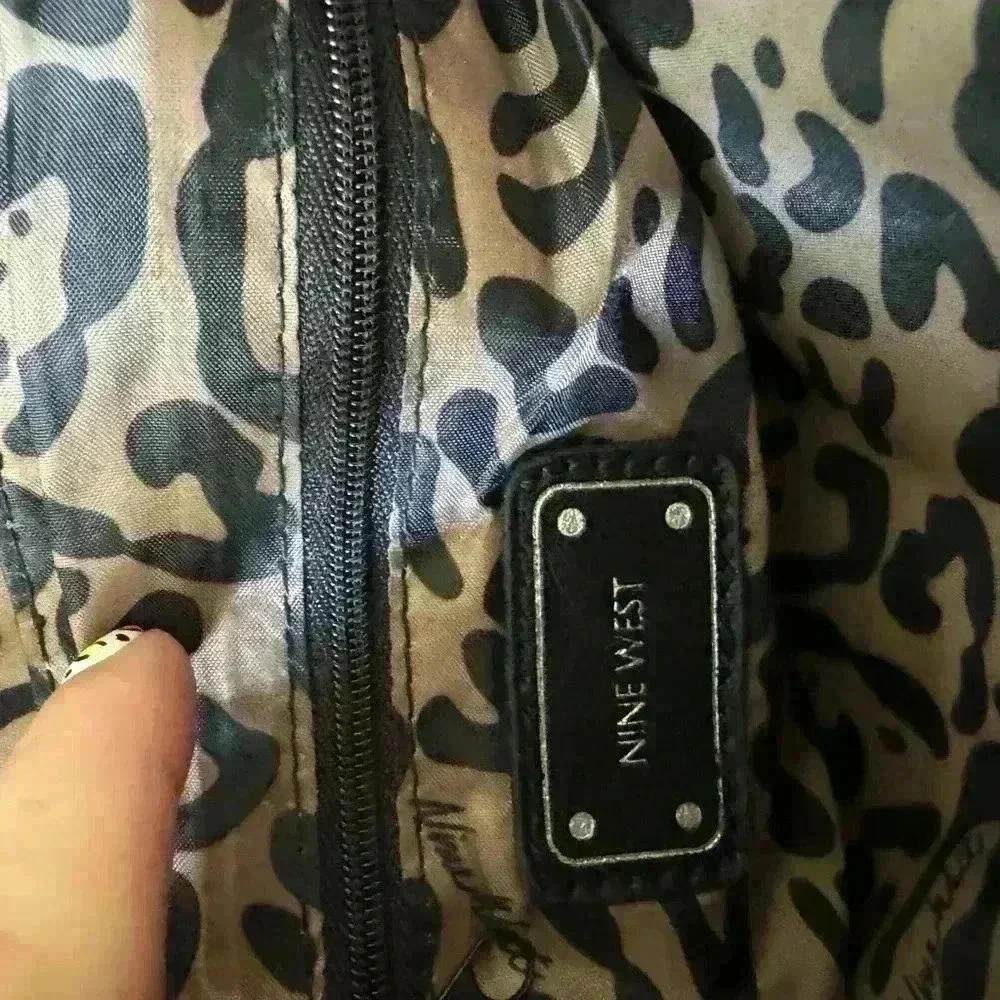Beautiful small Nine West leather crossbody